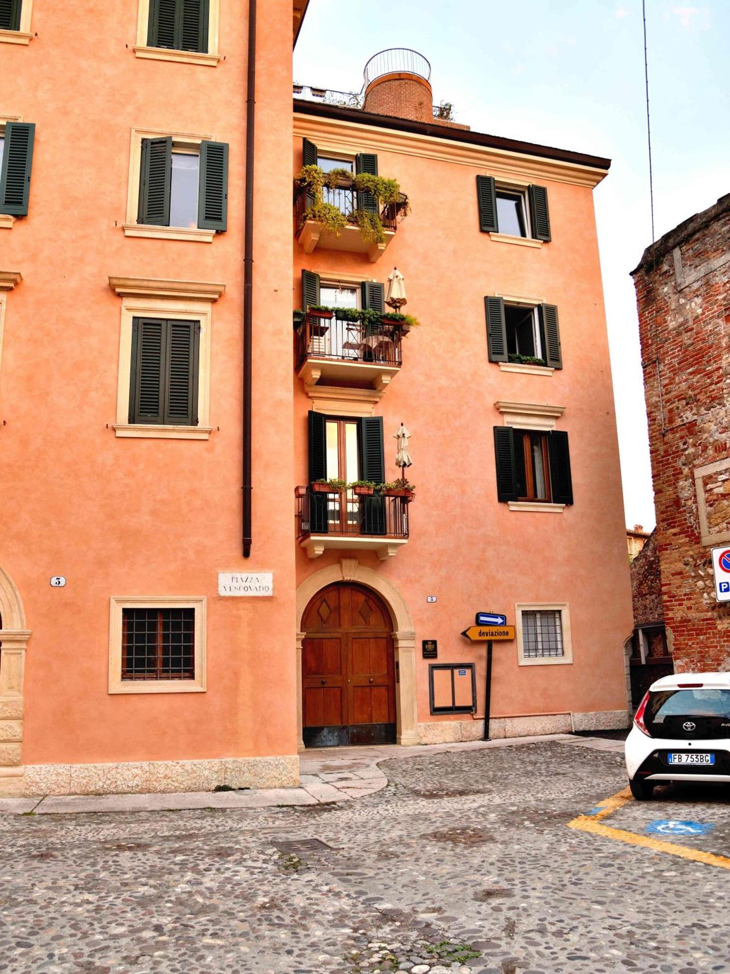 Regal House Verona Vescovado Exteriör bild
